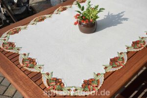 Herbst Tischläufer - entdecken Sie eine exklusive Tischdekoration für den Herbst und trendige Accessoires aus Spitze für die perfekte und ausdrucksstarke Tischdekoration im Herbst.