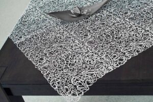 Moderne Plauener Spitze Tischdecke Alexia