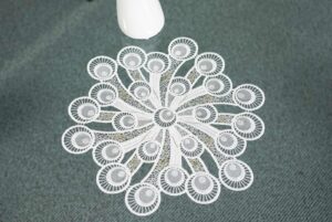 moderne plauener spitze spitzendeckchen pfauenauge 30 cm rund vollspitze