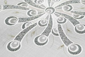 Moderne Plauener Spitze Tischdecke Pfauenauge Detailbild