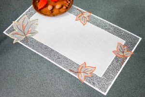 plauener spitze herbstzeit deckchen 26x50 cm – elegante tischdekoration mit herbstlichen ahornblättern